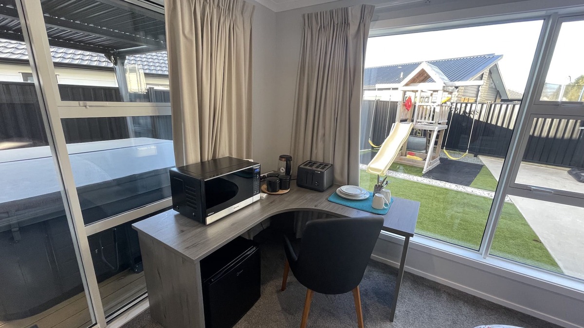 Wallaceville Bed & Breakfast | Private Ensuite with Hot Spa at Upper Hutt, Wellington