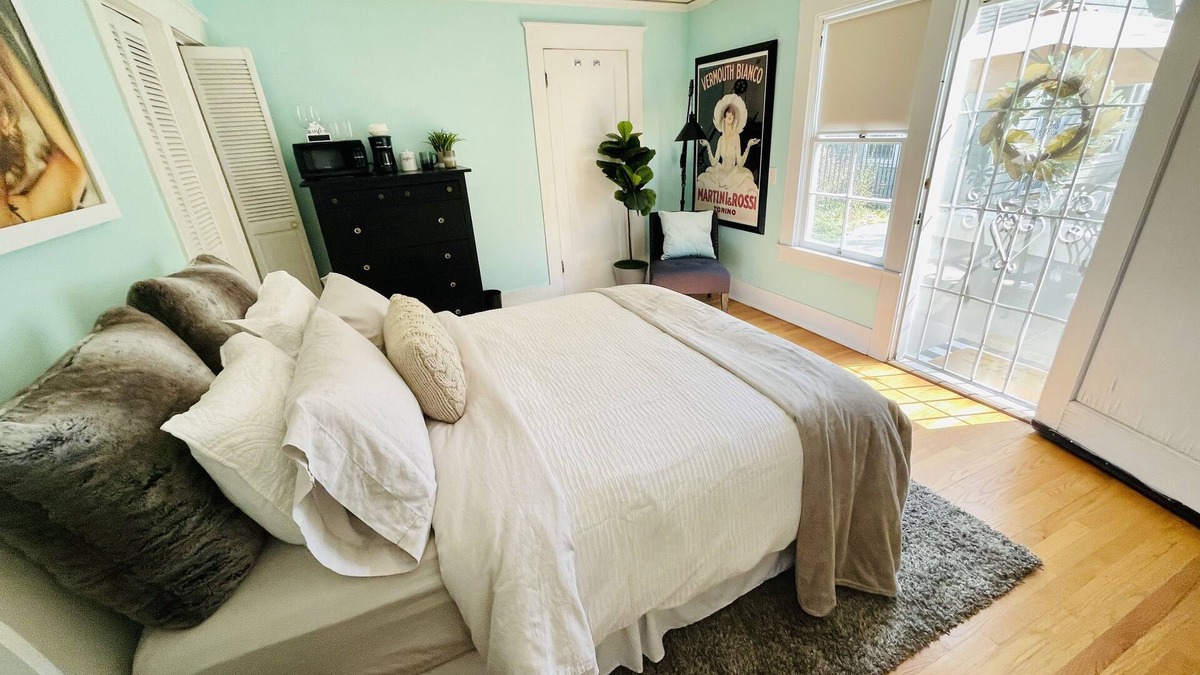Fresno House | Private entrance with pool Mother-in-law Suite