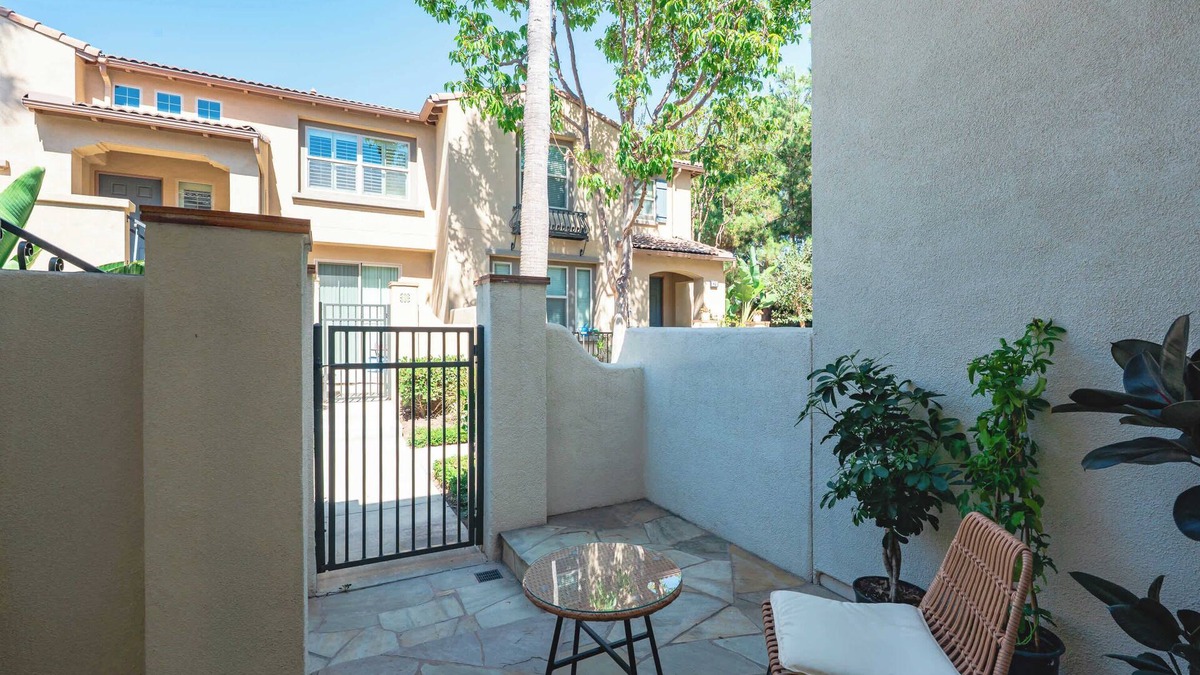 Irvine Industrial Complex-East Apartment | Private Entry Suite w Patio Bath Kitchenette
