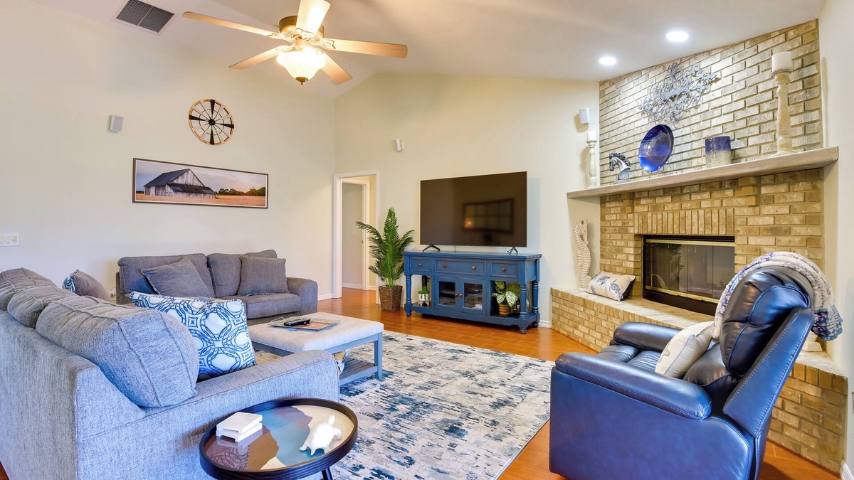 Braden River House | Private Estate on 10 Acres w/Pool in Bradenton