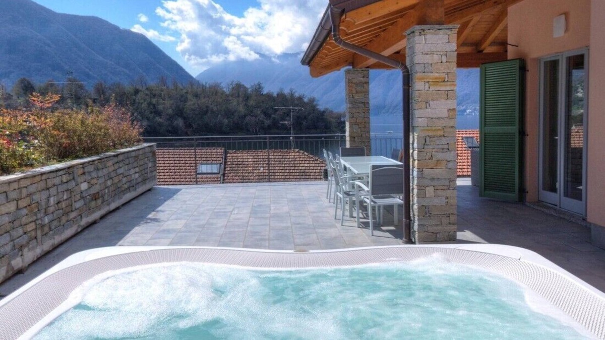 Ossuccio Villa | Private family villa Sleeps 14 Guests featuring hot tub and sauna.