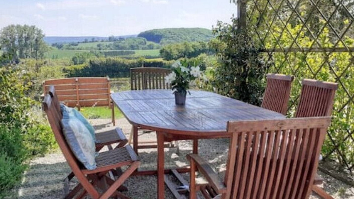 Saint-Pierre-sur-Orthe House | Private farmhouse for six in the countryside