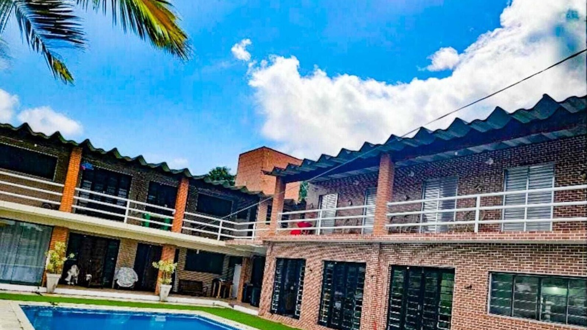 Ibiuna House | Private farmhouse in Ibiuna with 8 bedrooms and fishing area