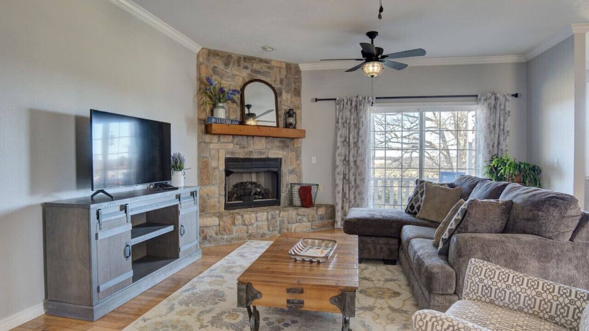 Powell Other | Private Farmhouse Retreat in Shoal Creek