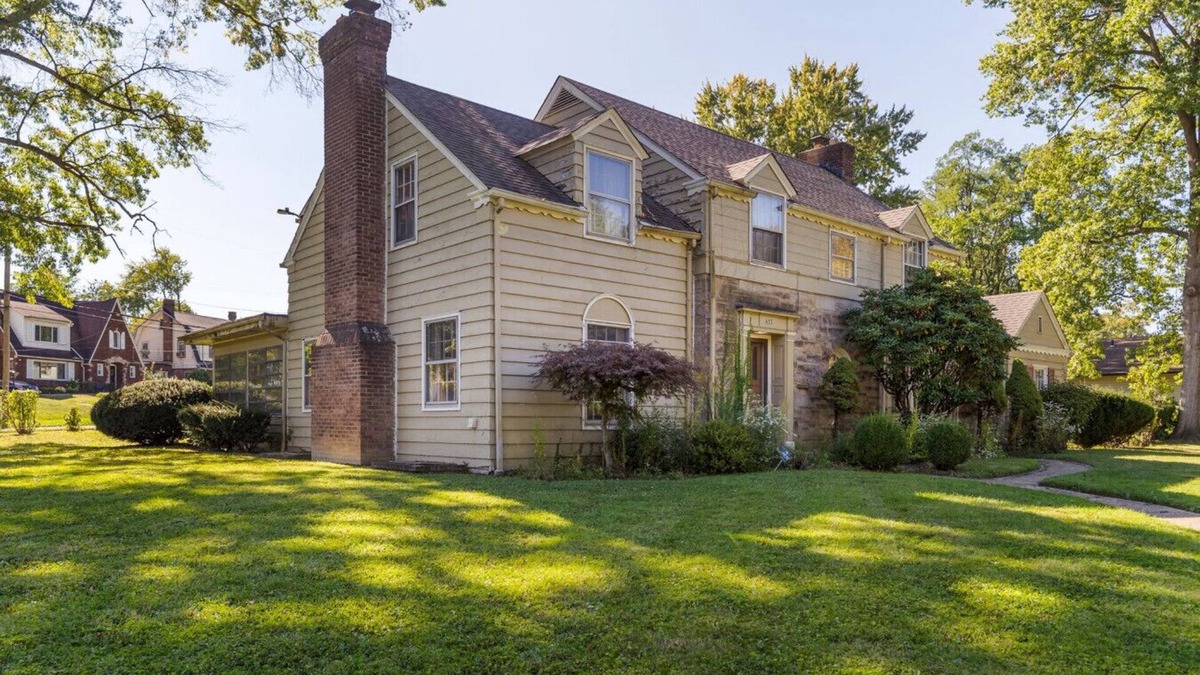 Youngstown House | Private Fenced Yard King Bed Grill Fireplace