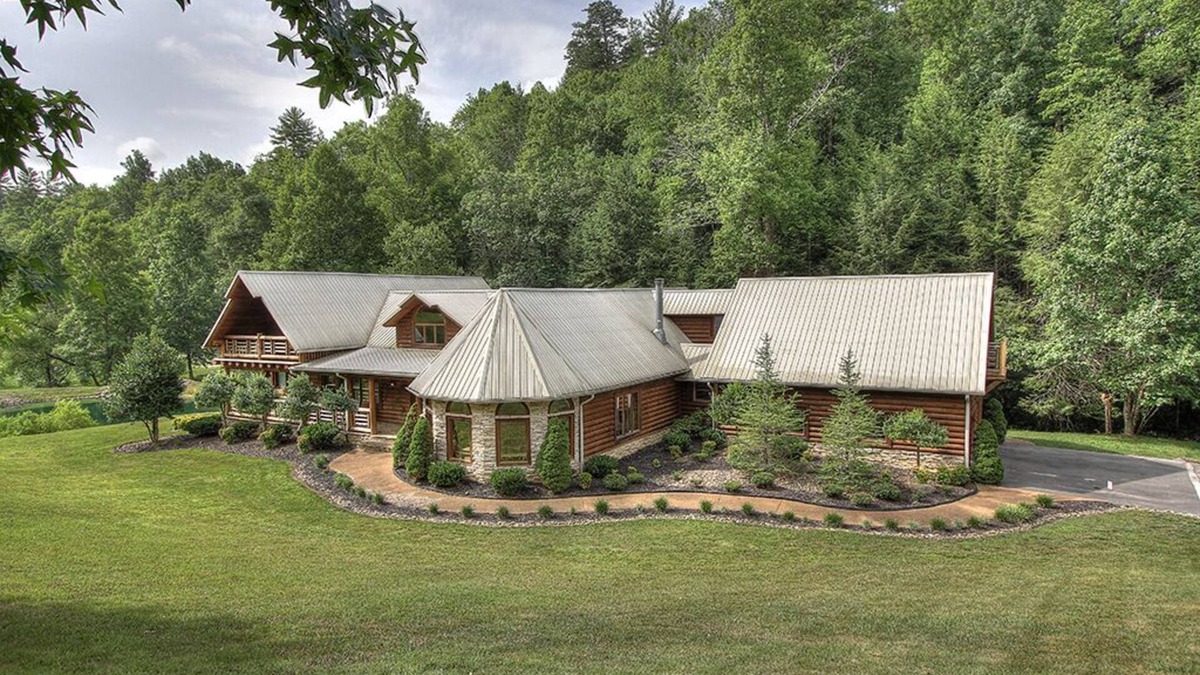 Gatlinburg - Pigeon Forge Cabin | Private Fishing pond, Firepit, Waterfall, Creek, Grandchildren will love
