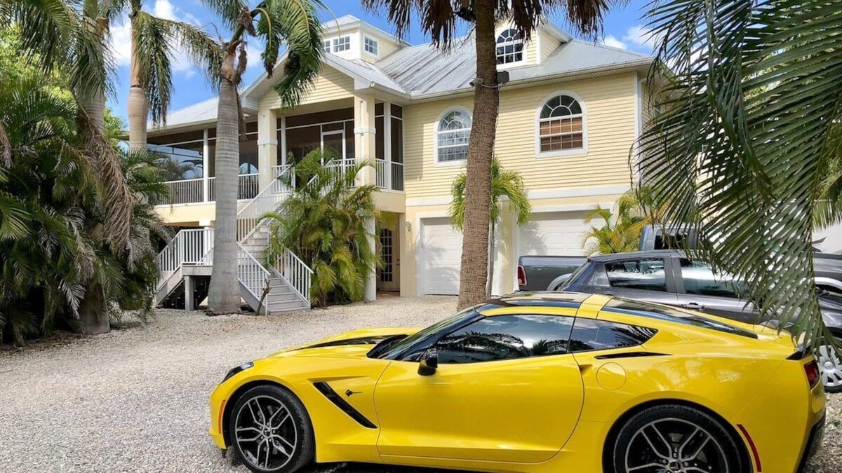 Truckland Apartment | Private for Couple or Single - Beach only 2 miles