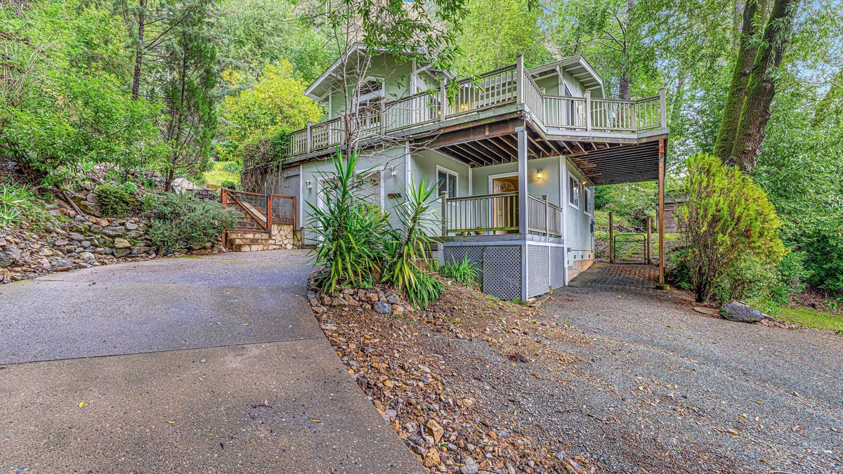 Hacienda House | Private forest retreat across the road from Russian River, close to wineries