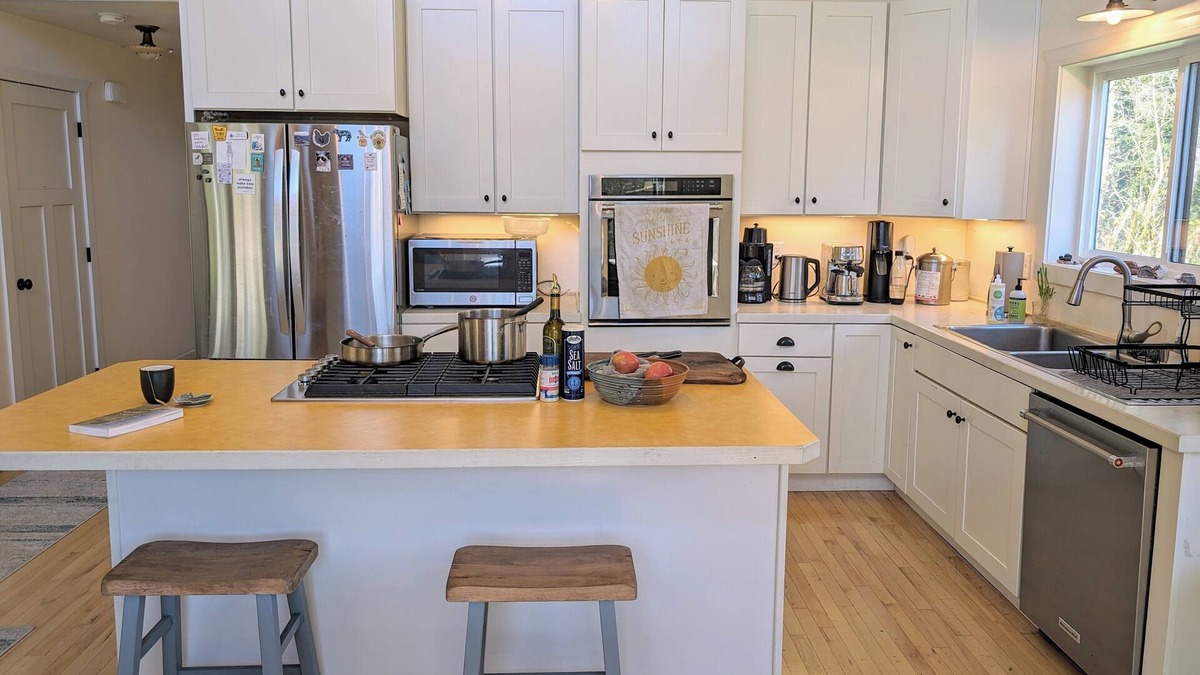 Stevenson House | Private forested retreat - Columbia River Gorge - Dogs welcome