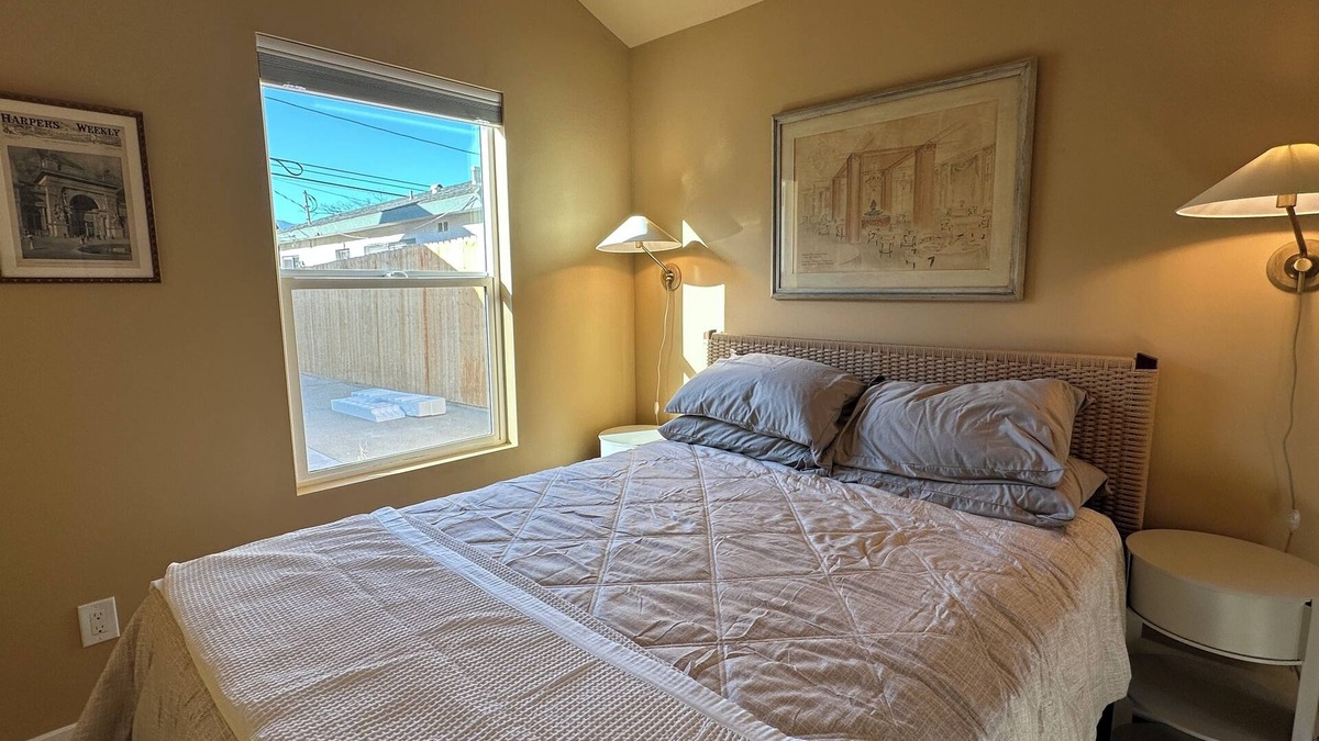 Eagle Rock House | Private Gated 1 Bedroom, 1 Bathroom Small House in Glassell Park, Los Angeles