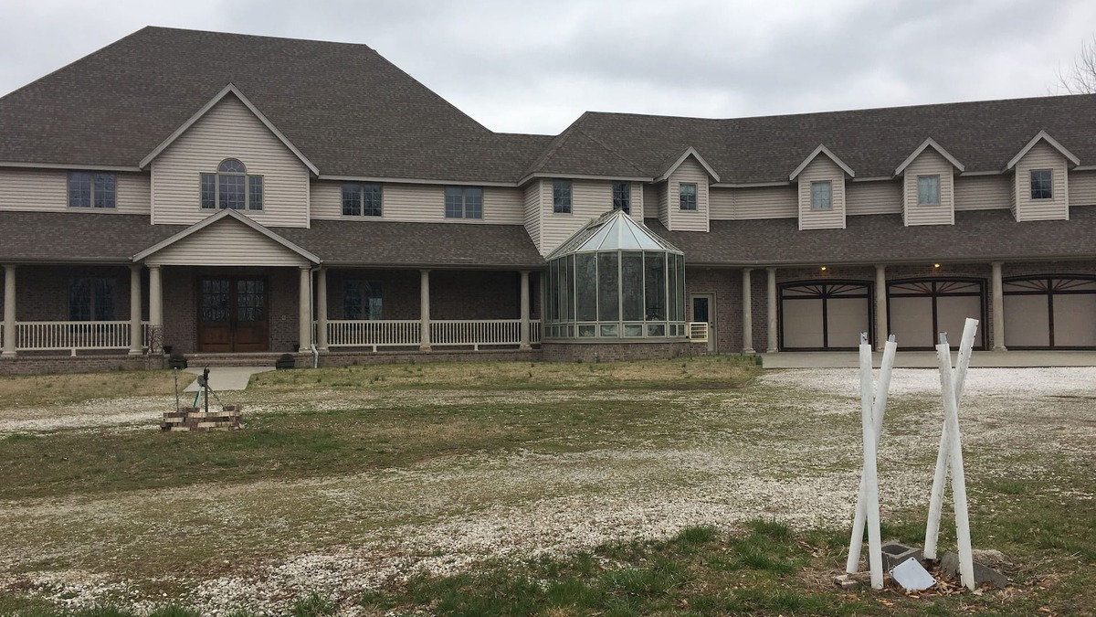 Walnut Shade House | Private, gated manor on 17 acres just minutes from Branson, MO