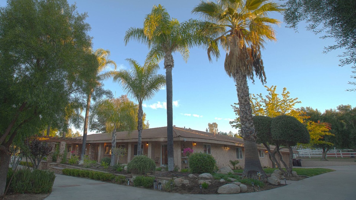 Temecula House | Private gated vineyard on Temecula wine trail - Pool, 24/7 Heated Spa, CLEAN!
