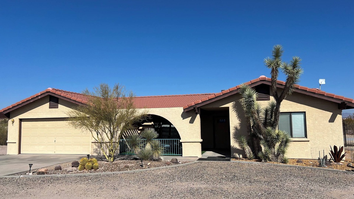 Wickenburg House | Private Getaway with 360 Views & Pool! Pens for Horses too!