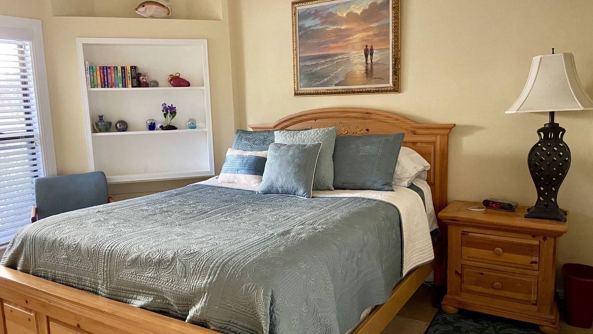 Hunt Club Bed & Breakfast | Private Guest suite on Country estate with pool