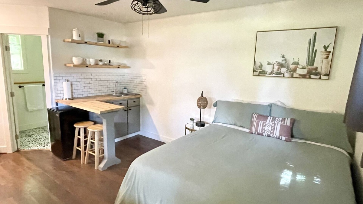 Cedar Hills Apartment | Private guest house-minutes away from Portland, Nike and many more!