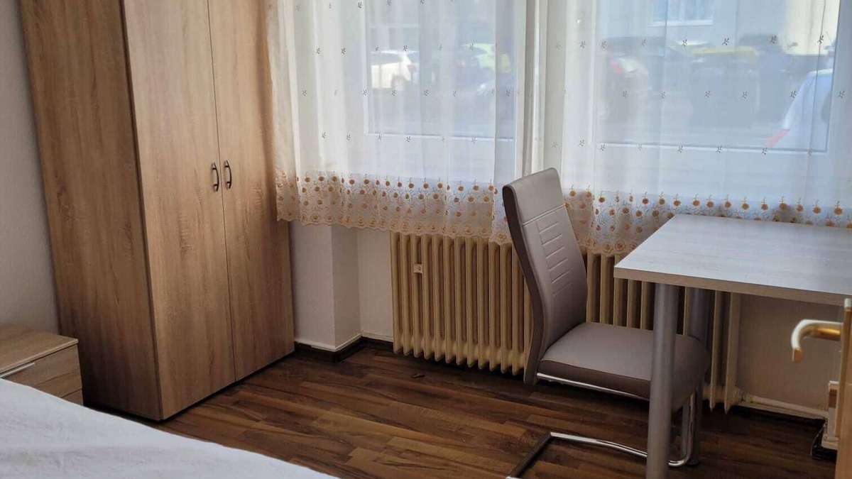 Rhein-Erft-Kreis District Apartment | Private guest room for travelers & business people with good rail connections