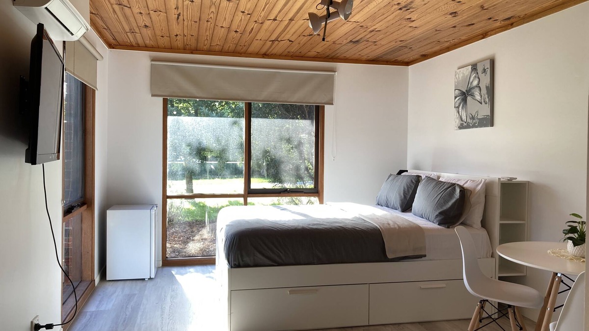 Narre Warren Apartment | Private Guest Suite close to Westfield Fountain Gate Shopping Malln