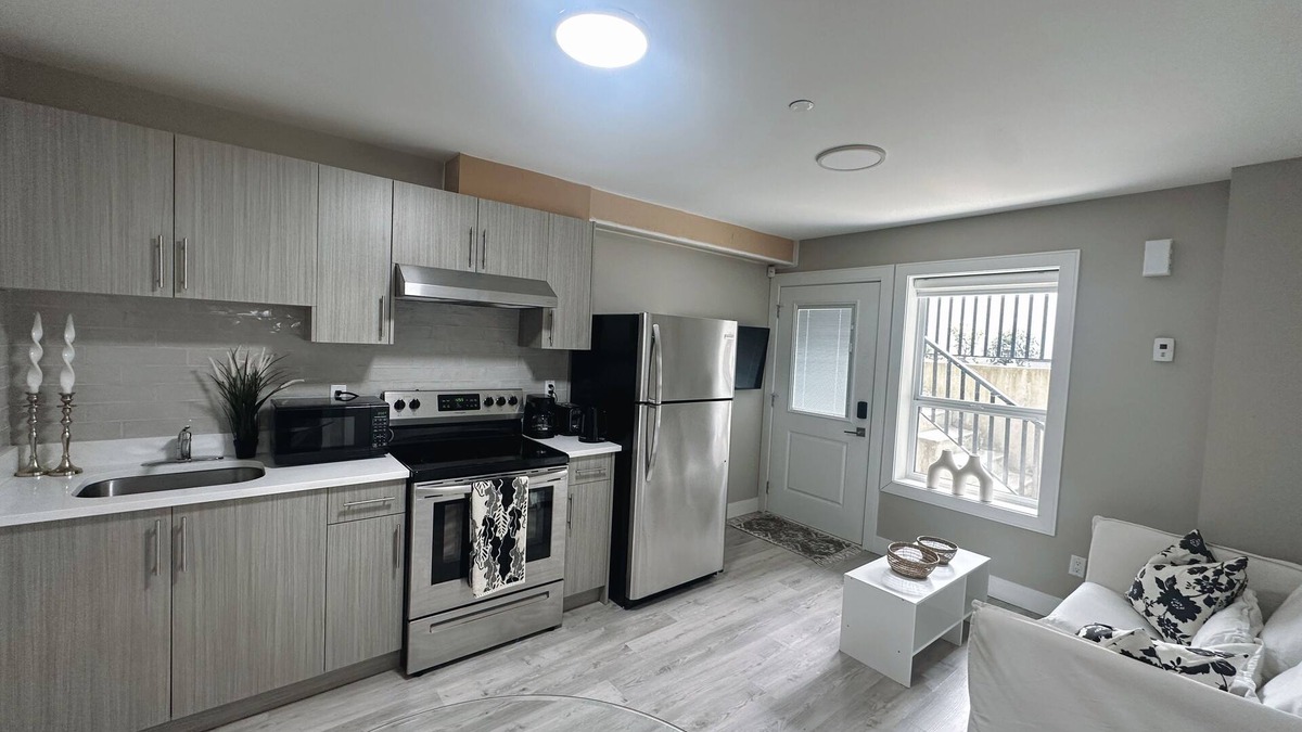 Vancouver South House | Private Guest Suite close to airport & downtown