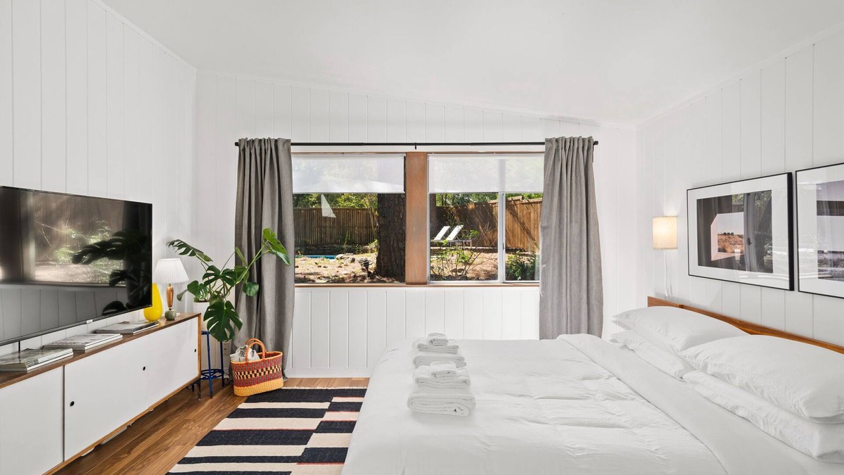 Denton Apartment | Private Guest-Suite in Architecturally-Renowned MCM Home