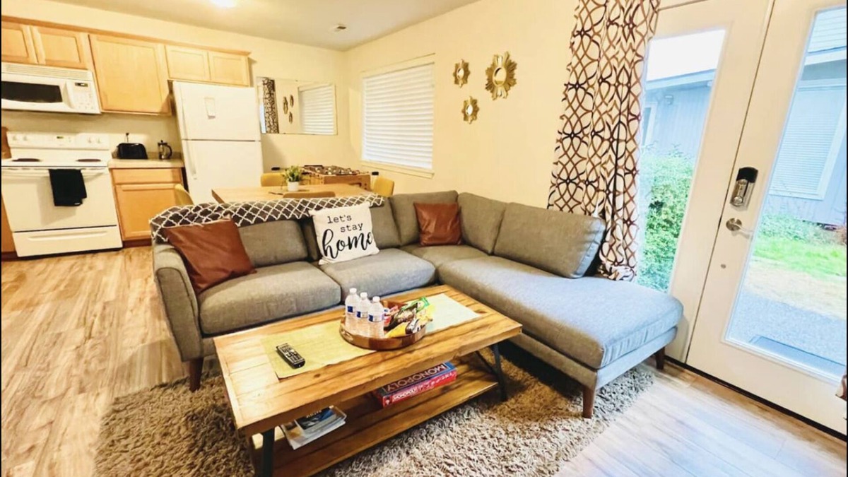 Alderwood Manor House | Private Guest Suite - near Alderwood Mall - Seattle
