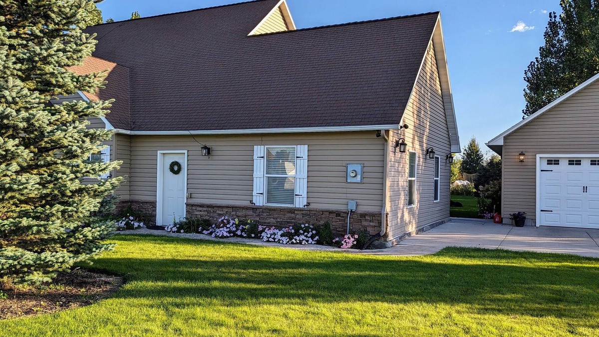 Rexburg House | Private guest suite with kitchen and no cleaning fee