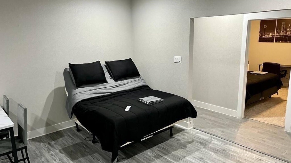South Dallas - Fair Park House | Private Guesthouse near Downtown Dallas