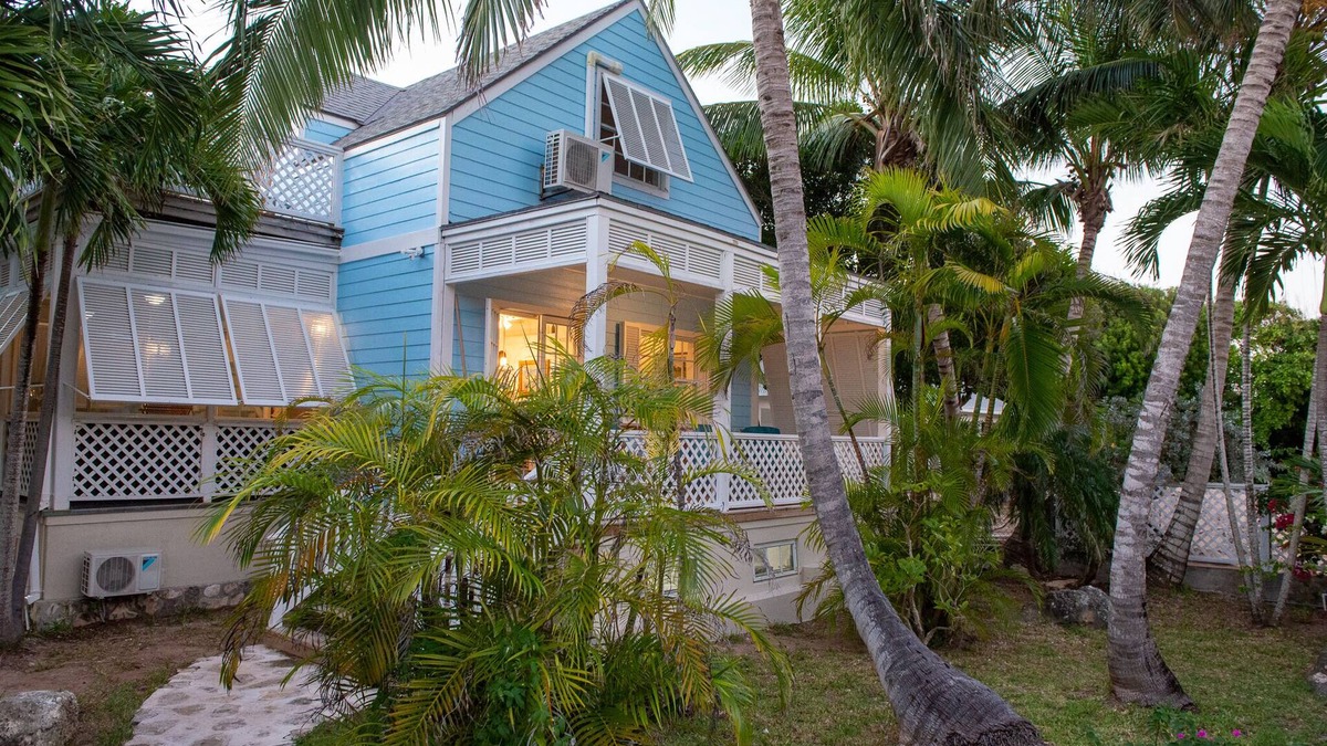 Dunmore Town House | Private Harbour Island Villa 200 steps from Pink Sands Beach