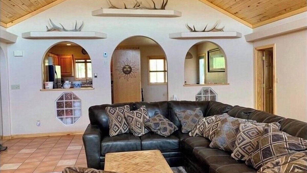 Durango - Purgatory House | Private Haven+5 Acres+Sprawling Yards+Spectacular Waterfall Koi Pond! 3BR/2Bath