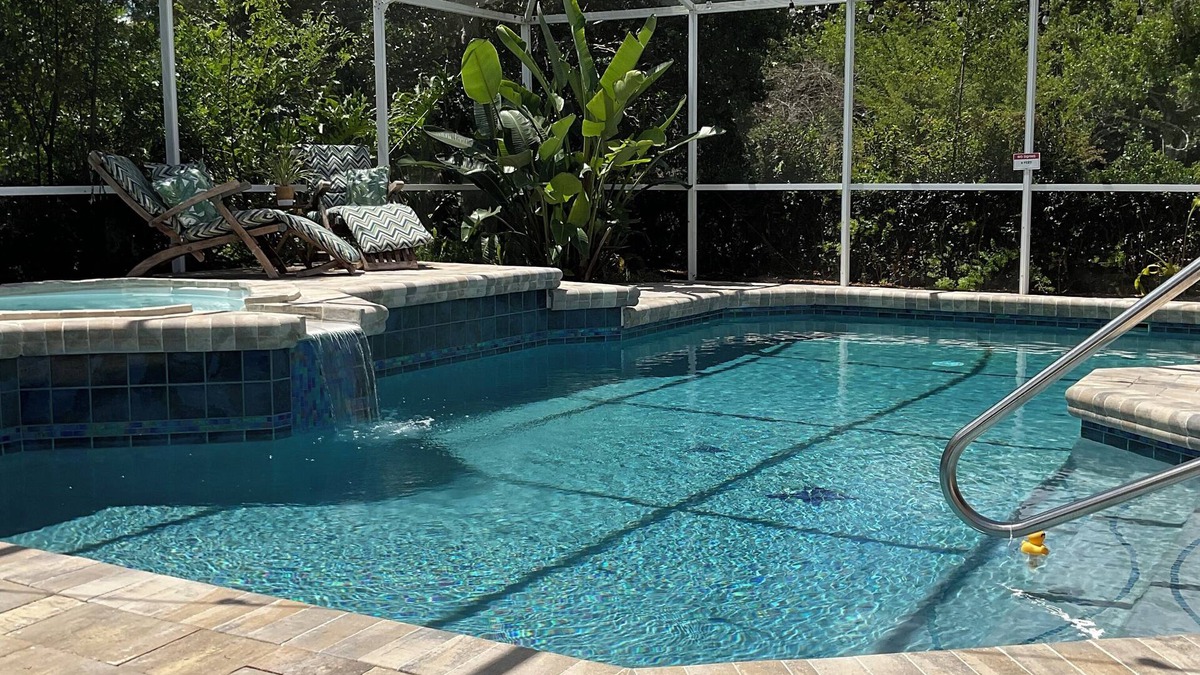 The Villages House | Private Heated Pool and Hottub , Pet Friendly, New Golf Cart , Close to shopping