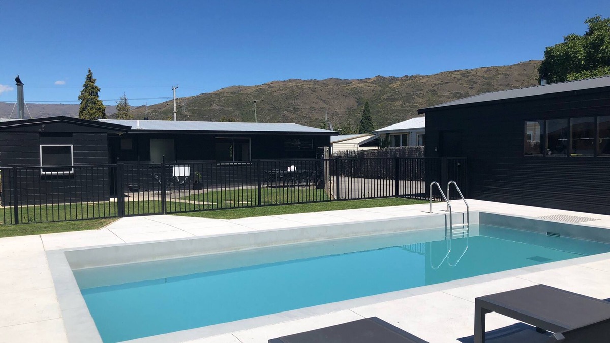 Clyde House | Private & Heated Pool in Clyde