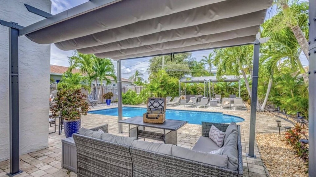 Mango Groves House | Private Heated Pool Downtown Retreat - 1 Mile to Beach