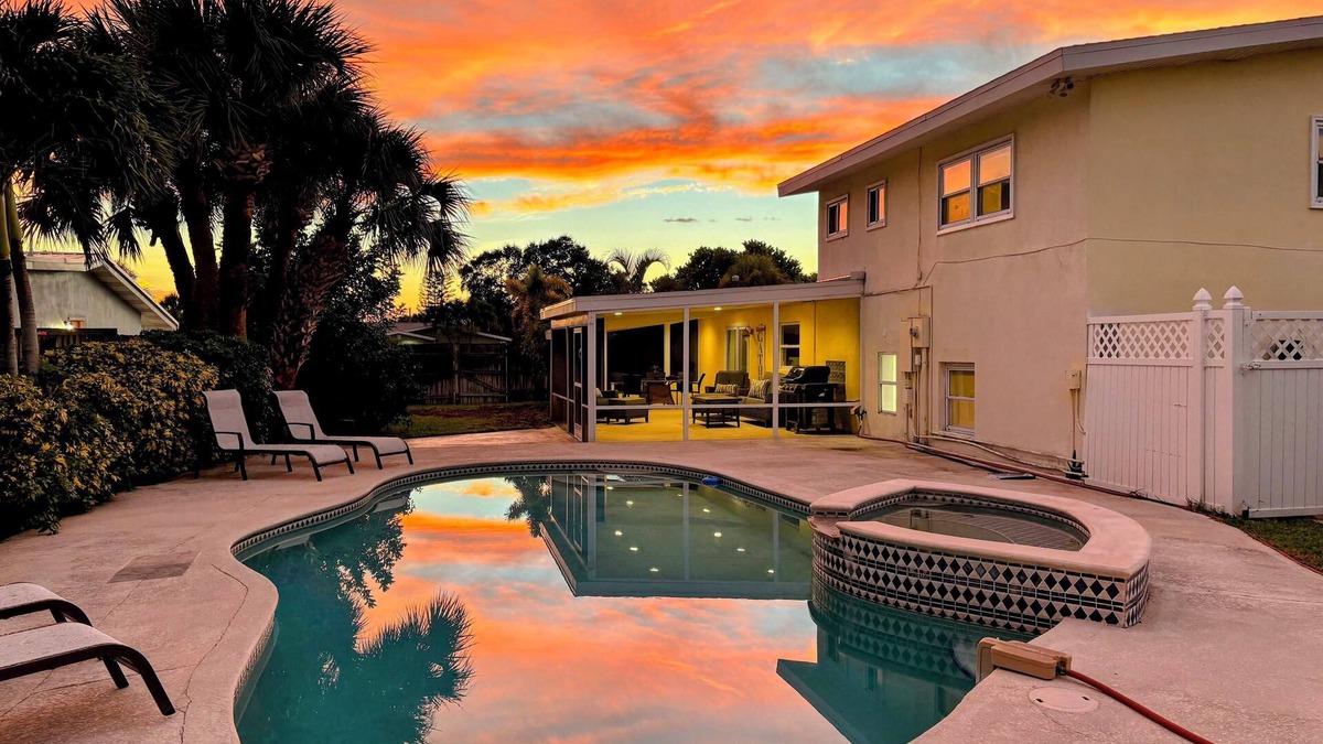 Indian Harbour Beach House | Private heated pool home with hot tub near beach, sleeps 10