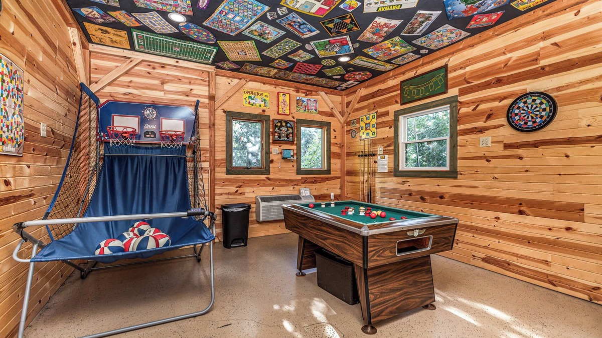 The Galena Territory House | Private Hideaway on Basswood - Fire Pit, Hot Tub, Game Room