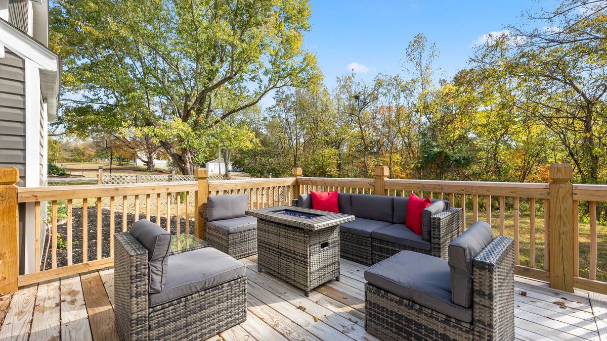De Soto House | Private Hideout Surrounded by nature! Just miles from local Vineyards!