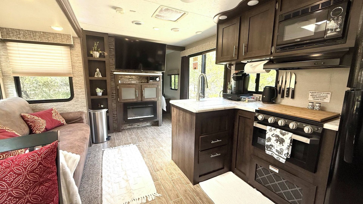 Oatmeal House | Private Hill Country Glamping RV