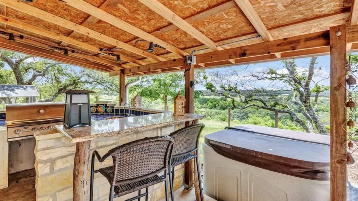 Fredericksburg Other | Private Hilltop Farmhouse in Wine Country with Llama, Jacuzzi & Amazing Views