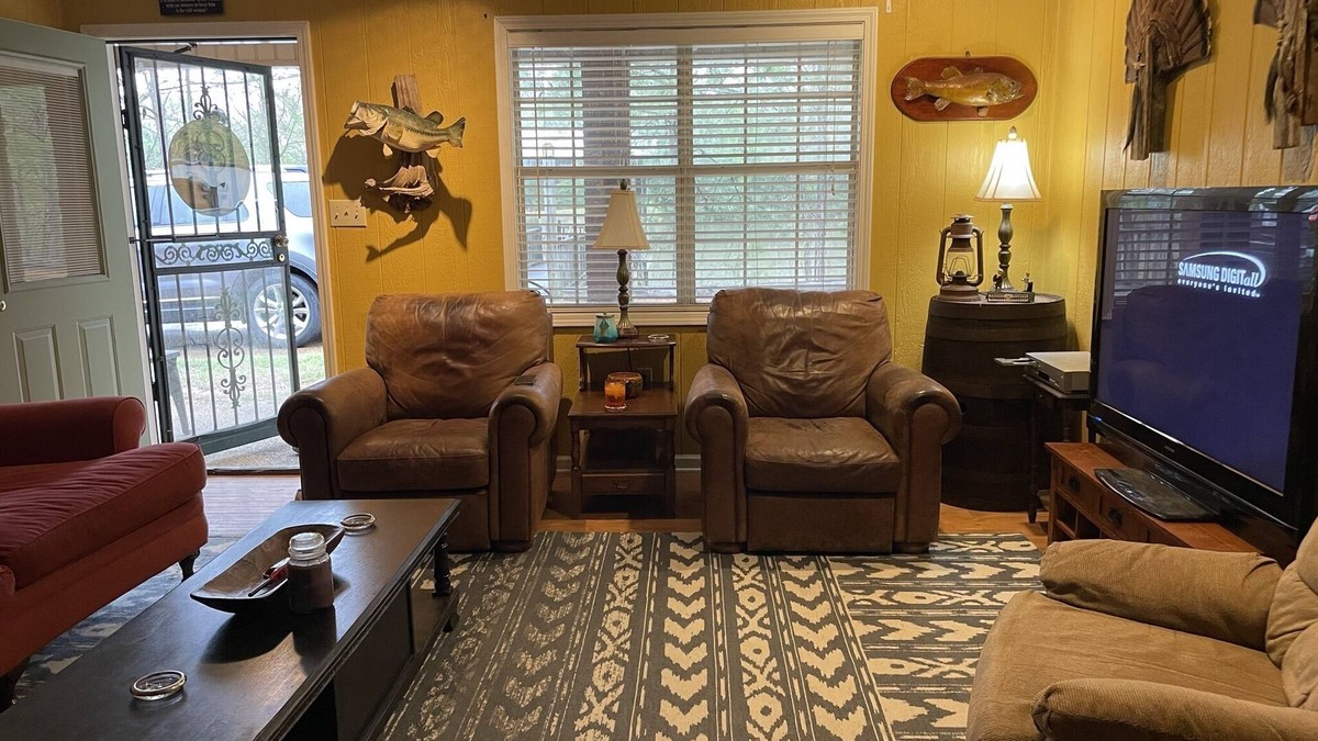 Pope House | Private home 35 minutes from OleMiss Oxford-sleeps 1-16. Quiet getaway