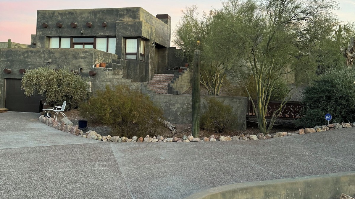 Mesa del Oro House | Private home against Superstition Mountains