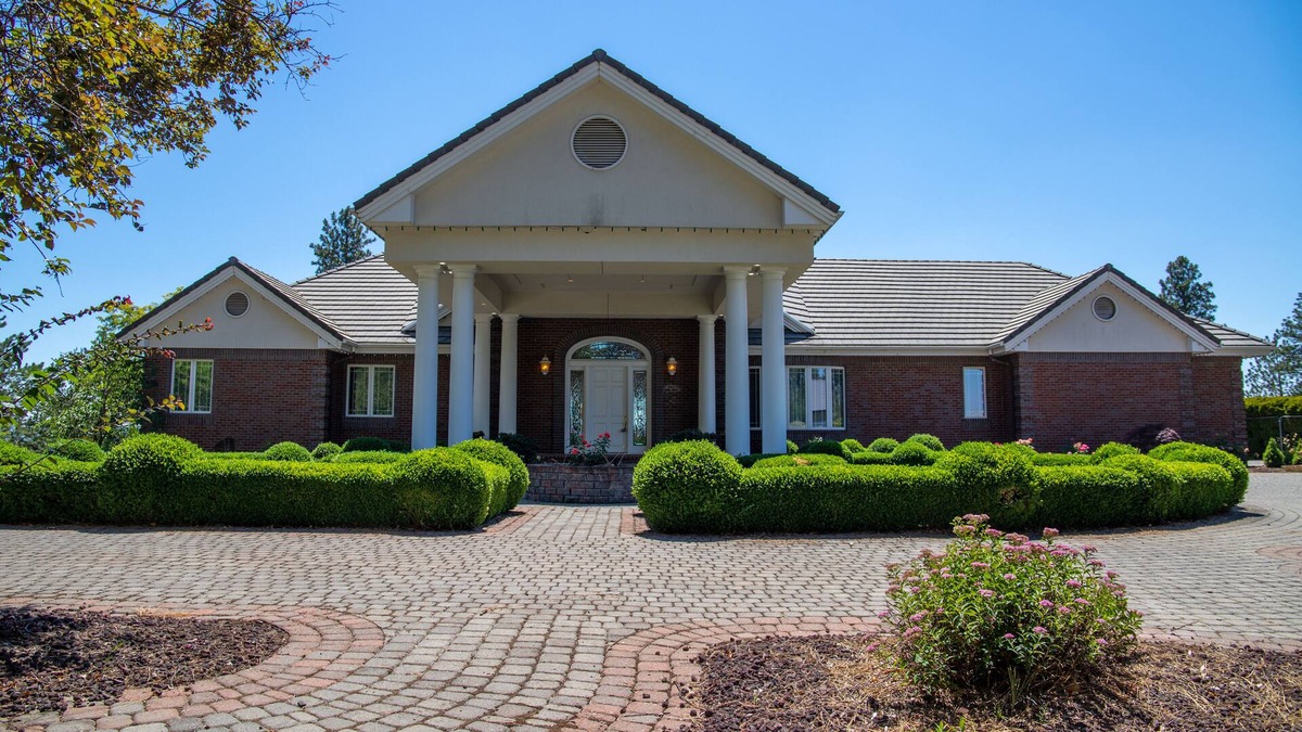 Spokane House | Private home getaway with jacuzzi and heated pool