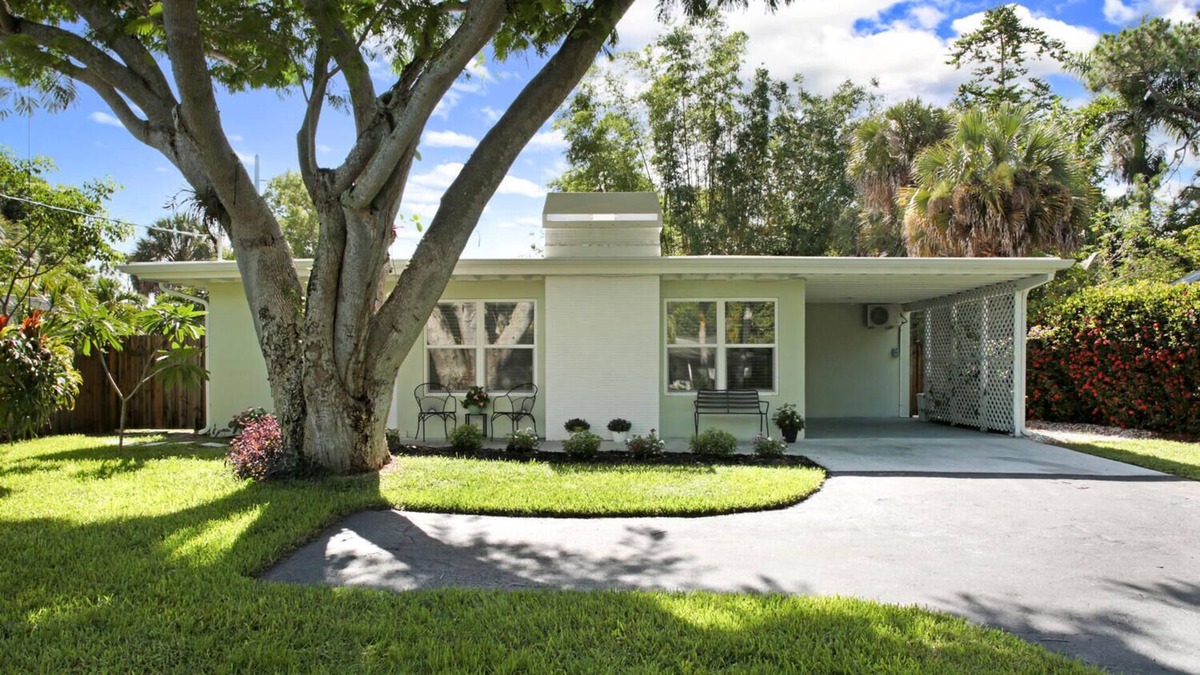 Lake Park House | Private Home near 5th Ave, Downtown, & Close to the Beach