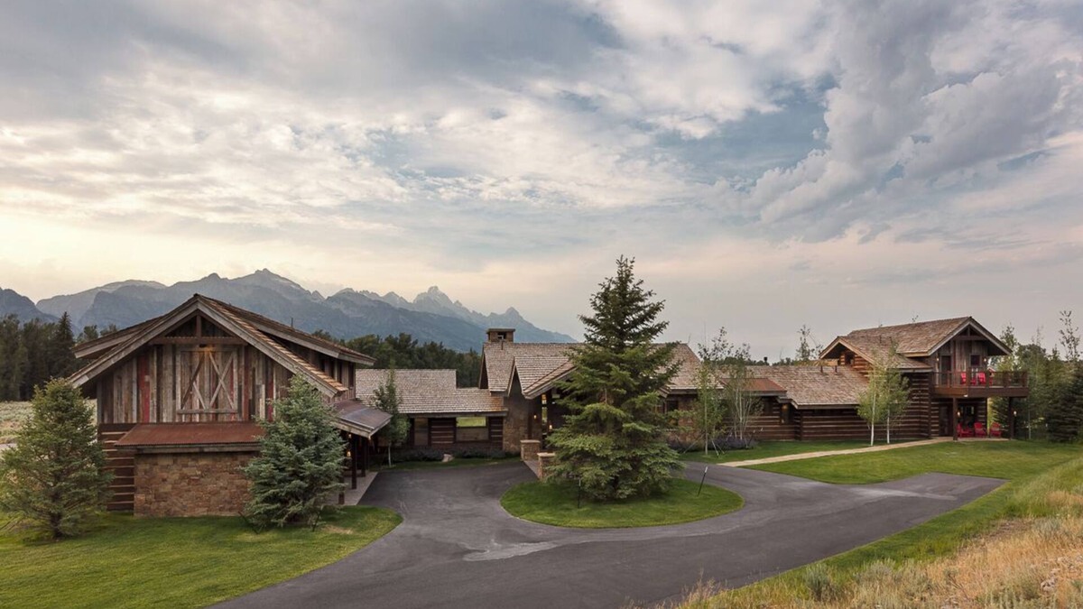 Jackson Hole Villa | Private Home North of Town