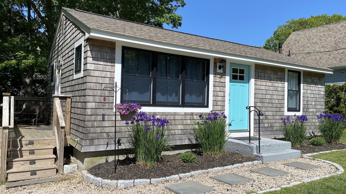 Narragansett House | Private home, short walk to Harbour Island beach! Central A/C, family friendly!