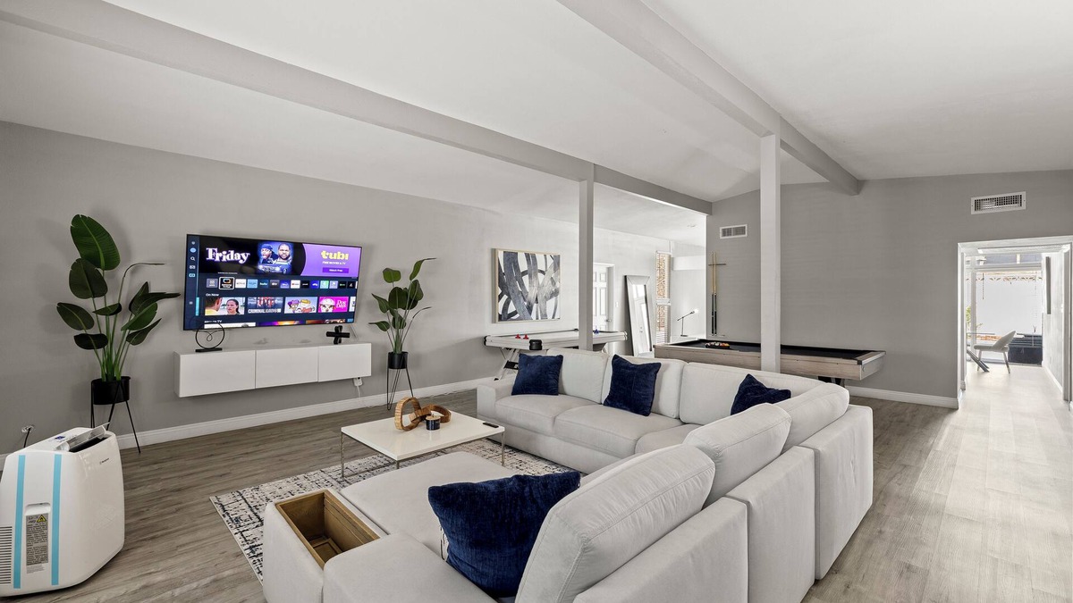 Charleston Preservation House | Private home with Pool! Sleeps 16 people