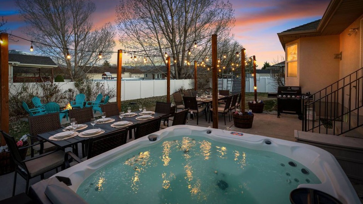 South Jordan House | 🏠Private home with hot tub. Beds for 32!