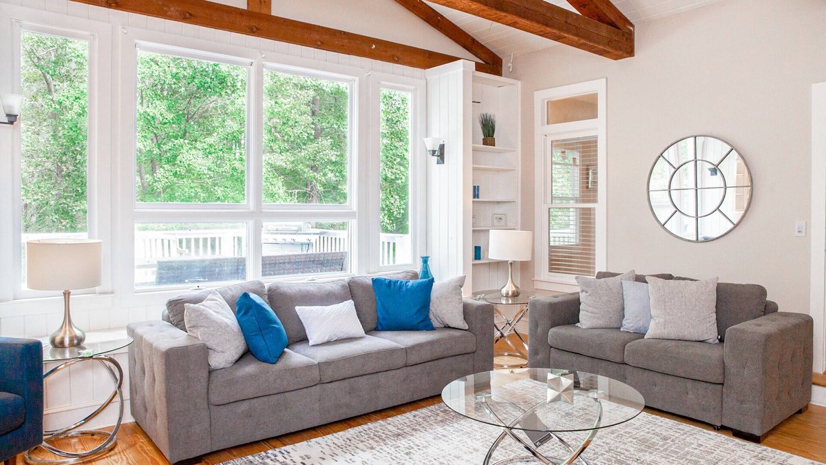 Conyers House | ✩ Private ✩ Horse Park ✩ Hot tub ✩ Ping-pong ✩ Foosball ✩ 4500 sqft ✩ Sleeps 20