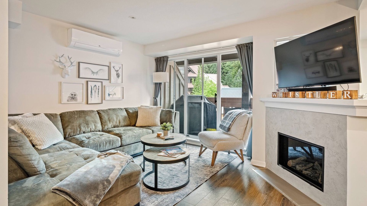 Whistler Cay Heights House | Private Hot Tub | BBQ | Pool | A/C | Free Parking | Renovated | Whistler Village