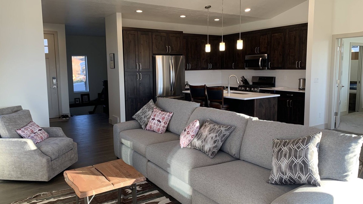 Wolf Creek House | Private Hot tub! Bridges Powder Mountain near Eden new 4 bedroom house