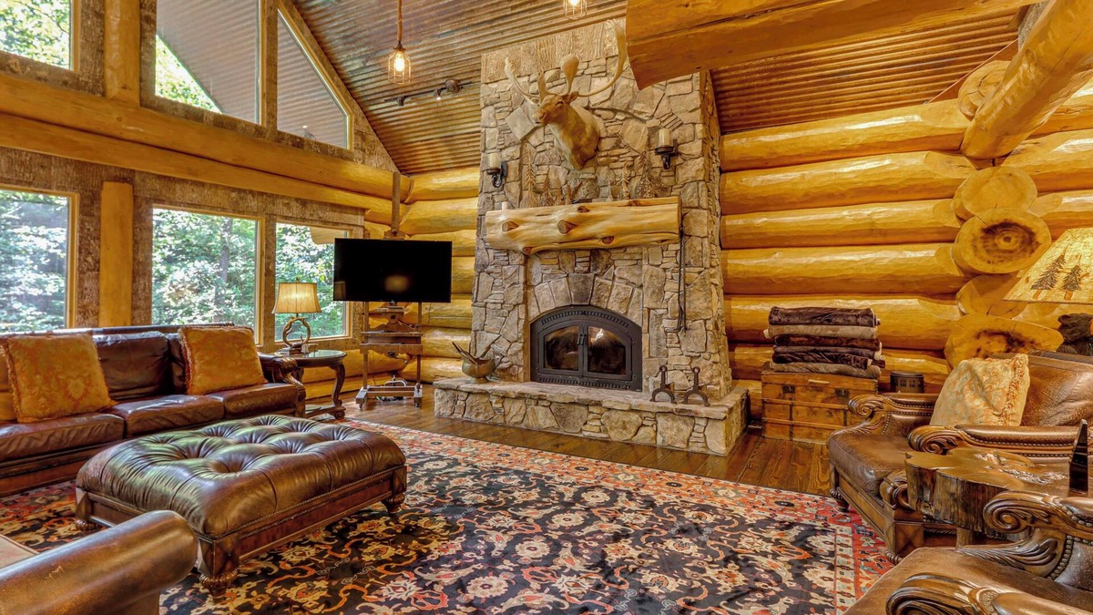 Ranger Cabin | Private Hot Tub & Home Theater: Ranger Log Cabin!