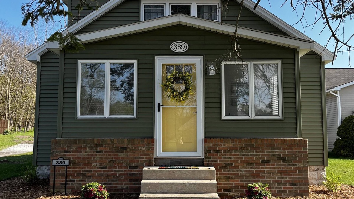 Manistee House | Private Hot Tub, Outdoor TV, near Downtown & Lake Michigan Beaches!