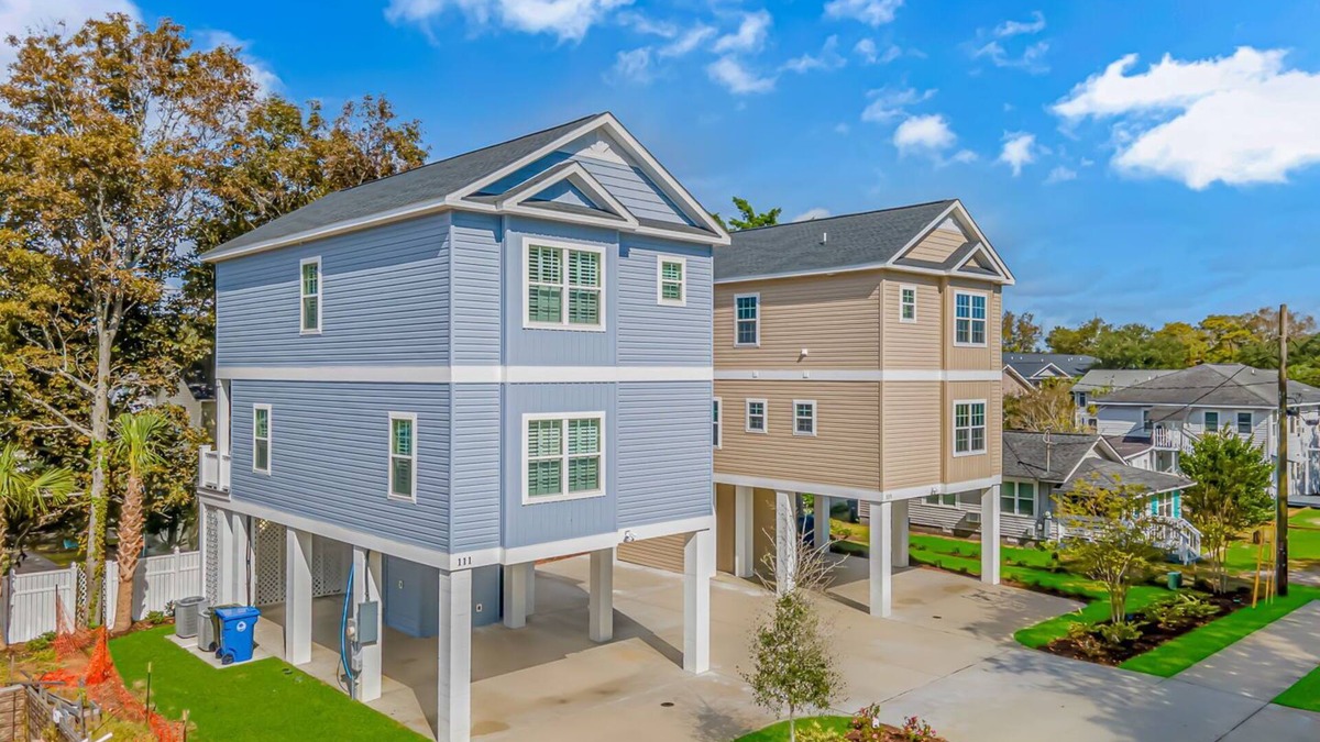 Downtown Myrtle Beach House | PRIVATE HOT TUB, steps from the beach, boardwalk and many other attractions.